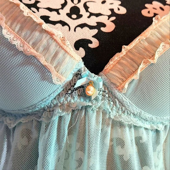 Vintage Lingerie - Picture 2 of 11